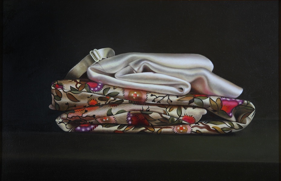 English Textile, 2010 – Still life oil painting on canvas, 23 x 35 cm – Ginny Page